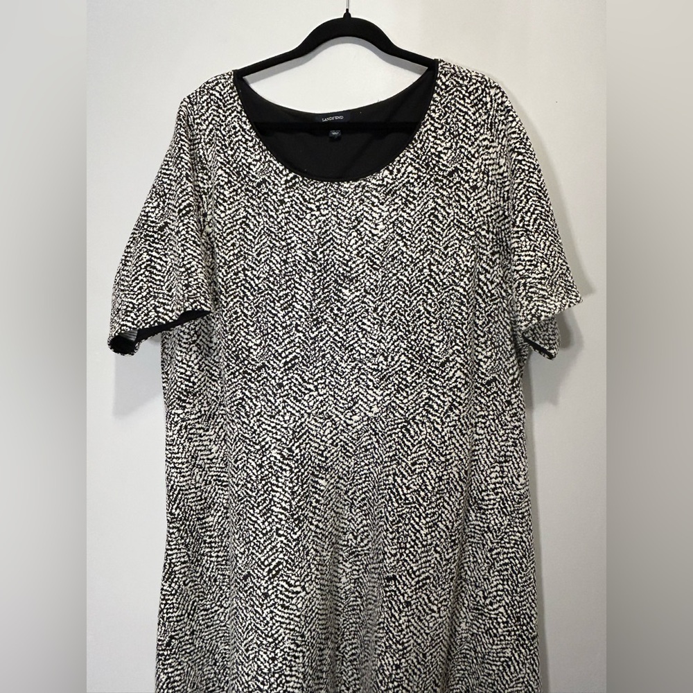 Lands’ End Black & White Jacquard Print Short Sleeve Dress - Picture 3 of 8